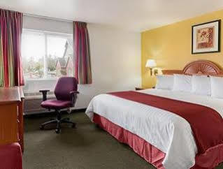 Howard Johnson By Wyndham * Salem
